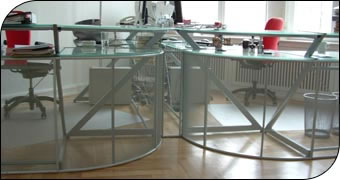 Stühle, Tische, Sitzgruppen